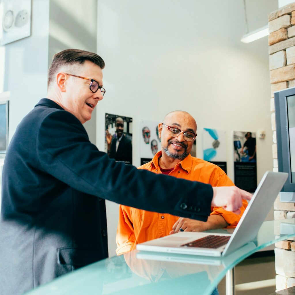 Accompagnez-moi crée simplement et rapidement les solutions digitales réellement utiles pour votre croissance.