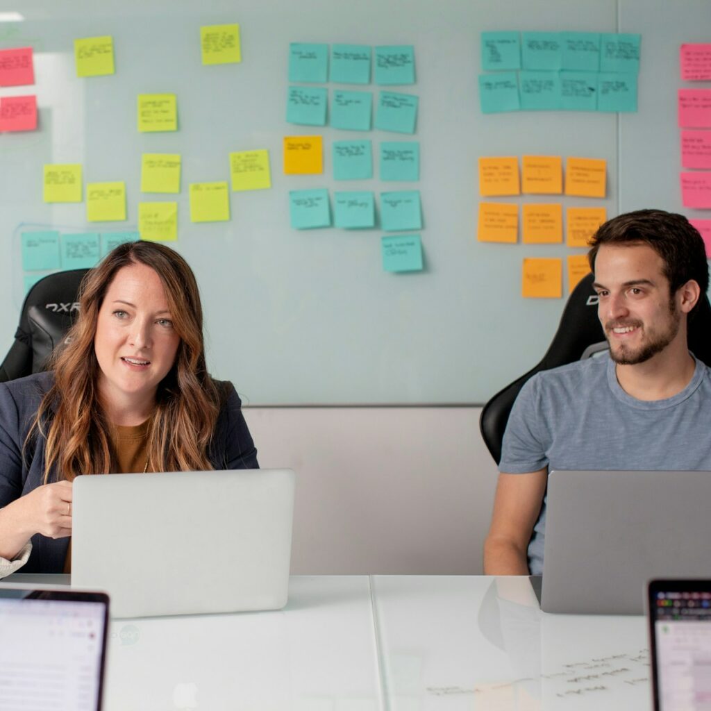 Accompagnez-moi crée simplement et rapidement les solutions digitales réellement utiles pour votre croissance.